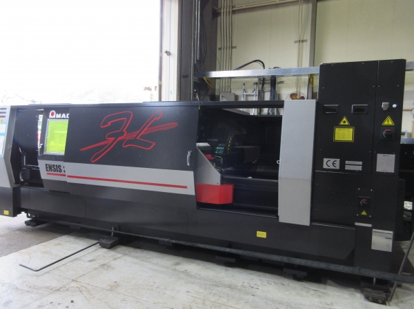 ファイバーレーザー加工機